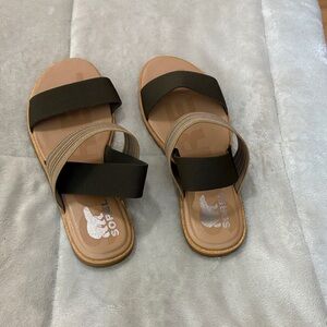 Sorel Women's Green and Tan Sandals